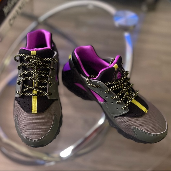 NIKE Huarache Run - Picture 10 of 16